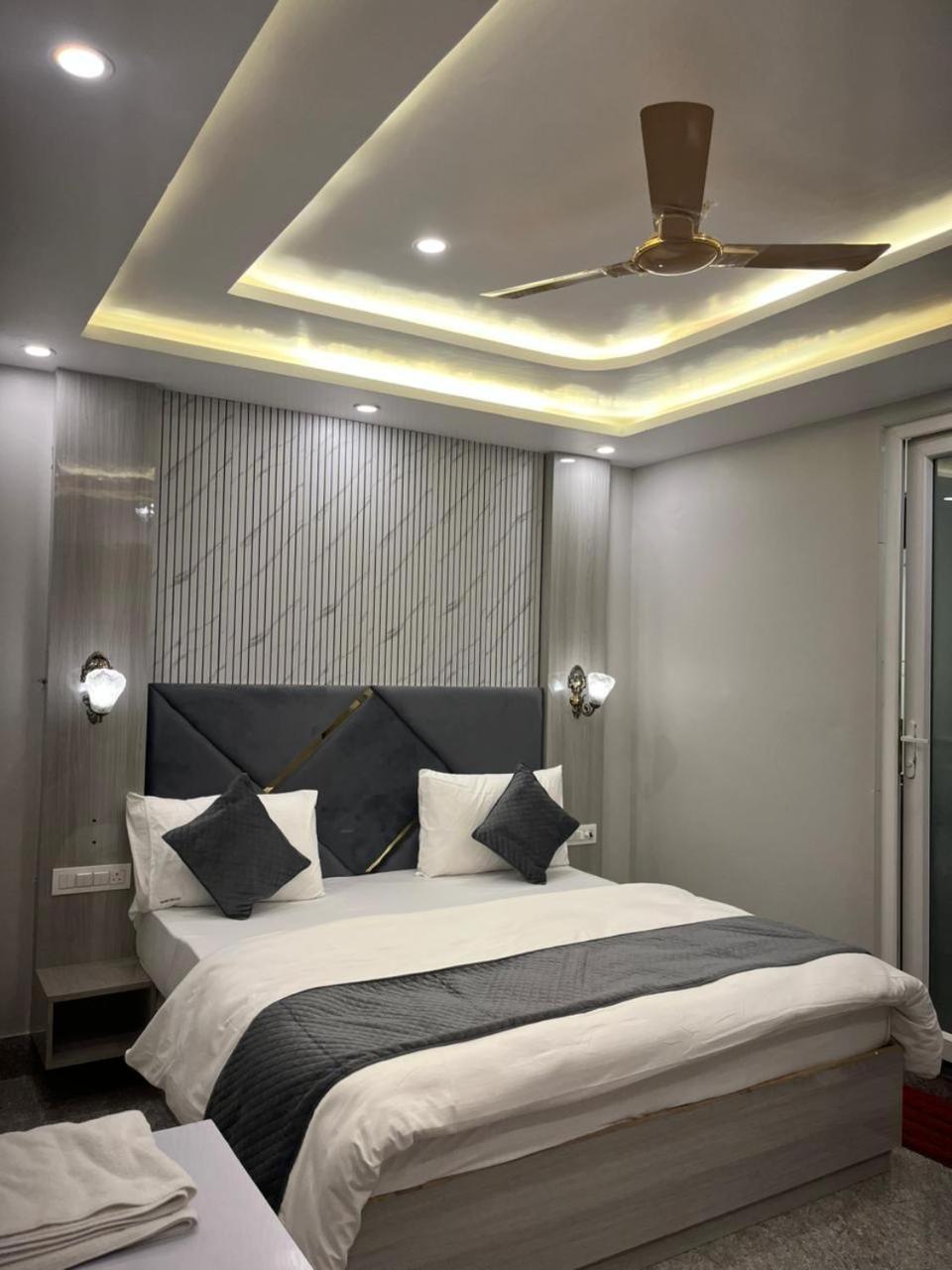 Hotel Grand Safari Kotdwāra Екстериор снимка
