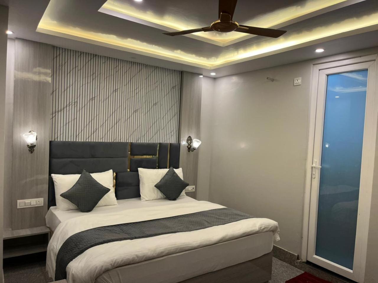 Hotel Grand Safari Kotdwāra Екстериор снимка