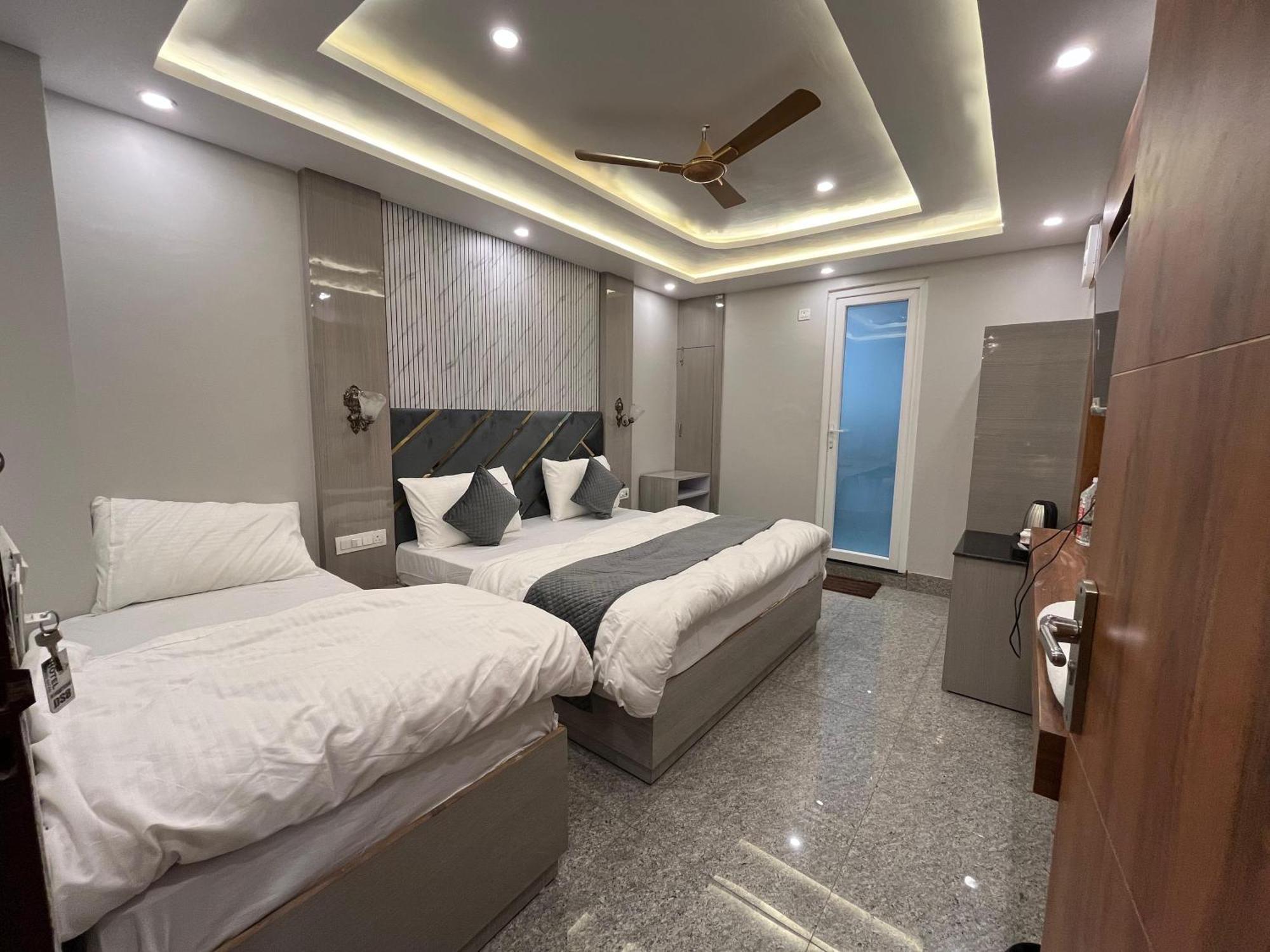 Hotel Grand Safari Kotdwāra Екстериор снимка