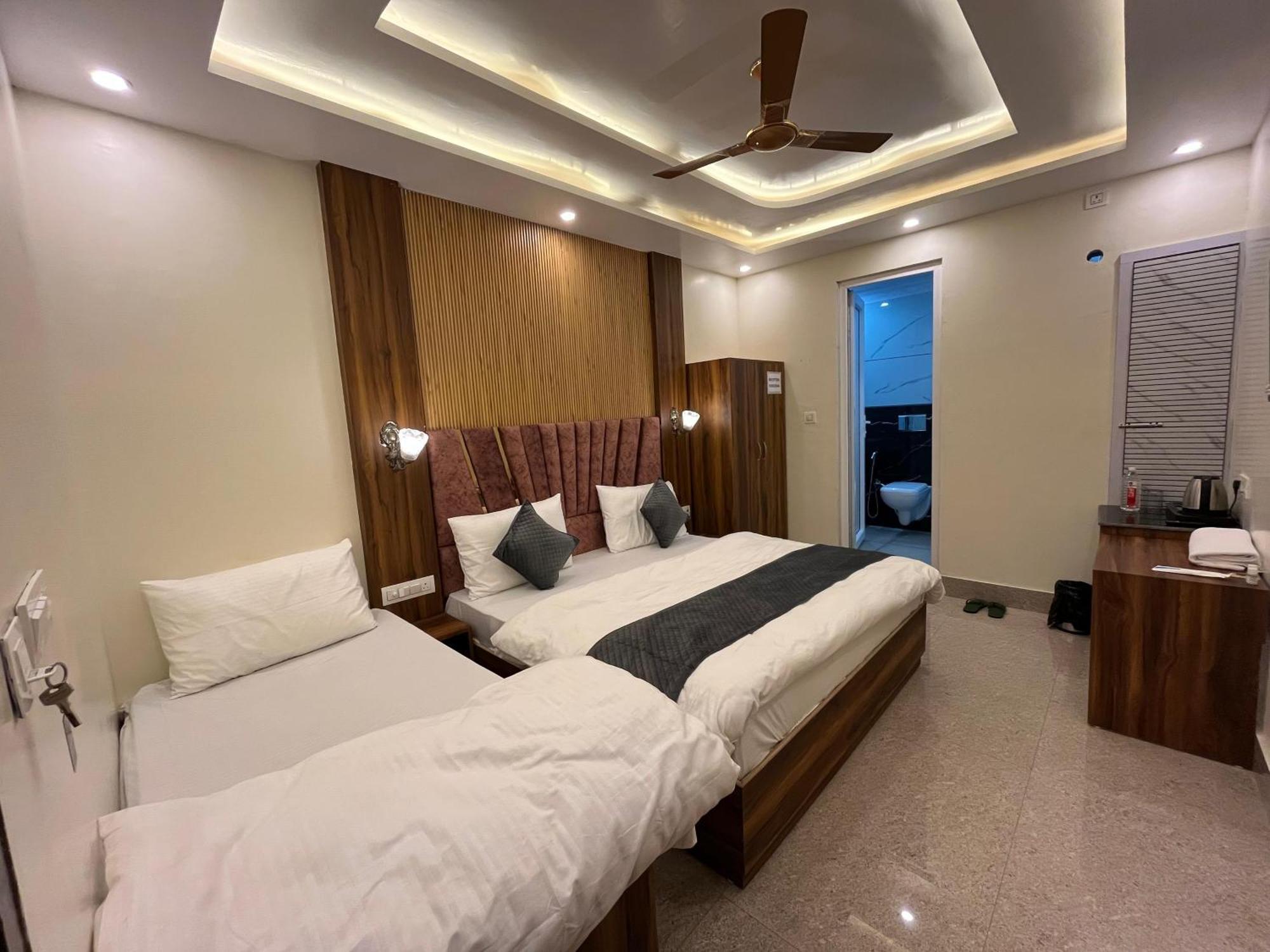 Hotel Grand Safari Kotdwāra Екстериор снимка