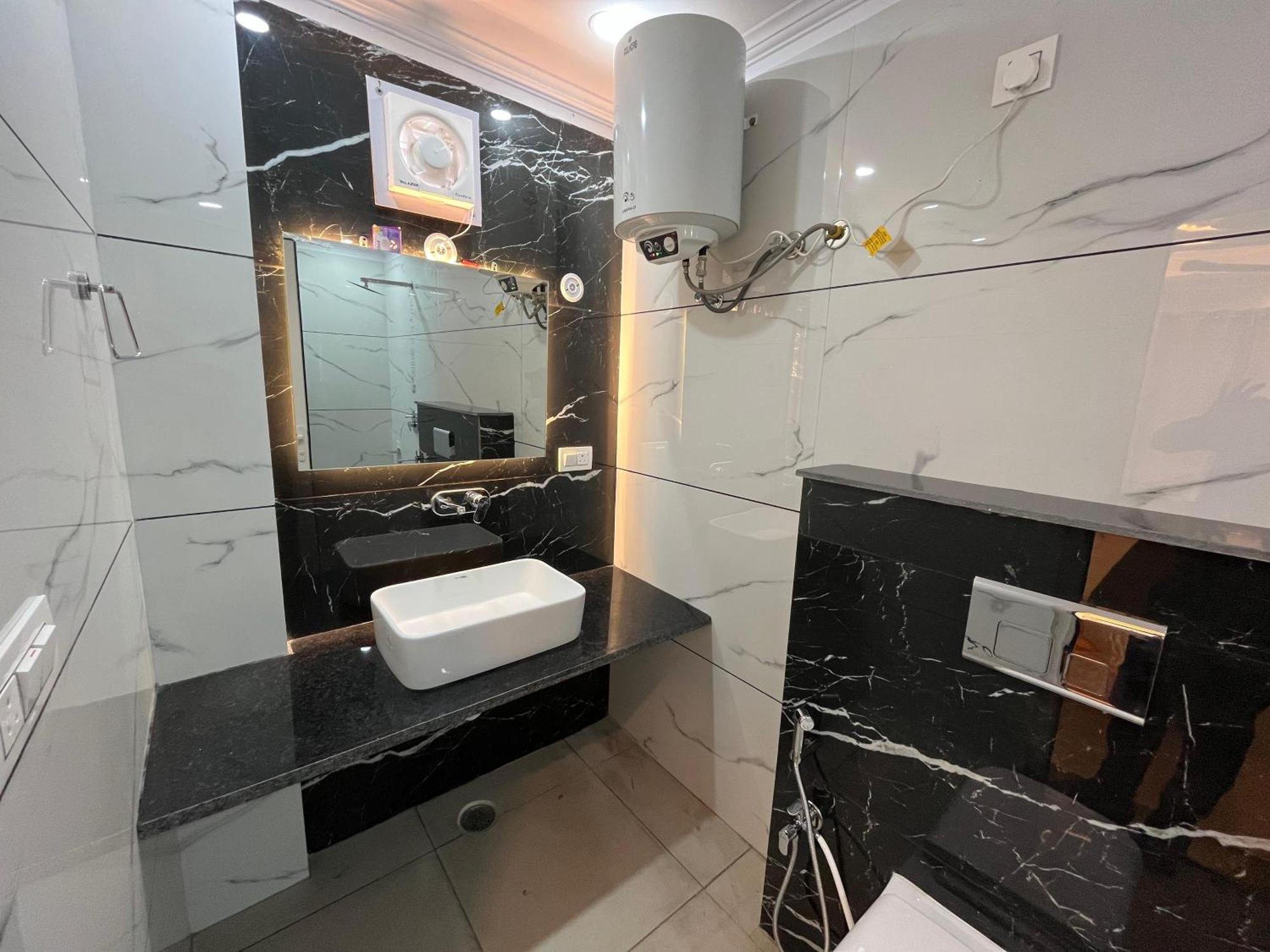 Hotel Grand Safari Kotdwāra Екстериор снимка