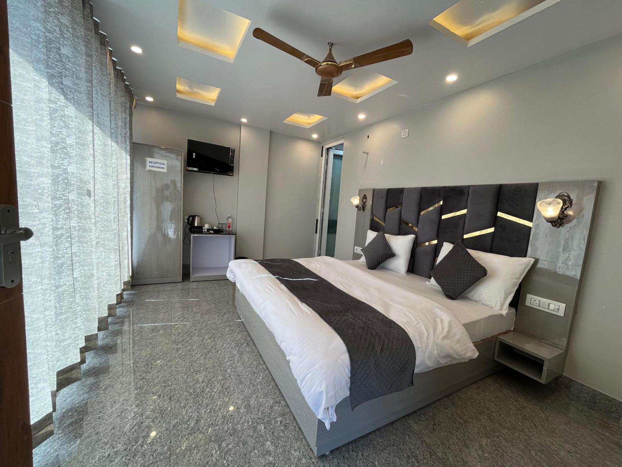 Hotel Grand Safari Kotdwāra Екстериор снимка