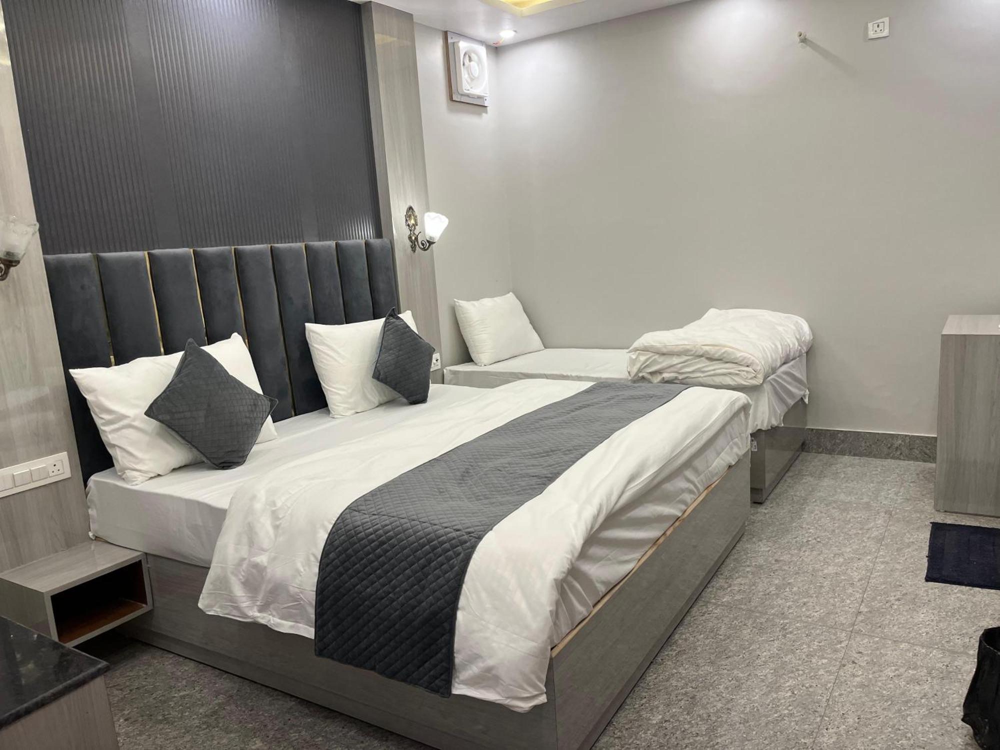 Hotel Grand Safari Kotdwāra Екстериор снимка