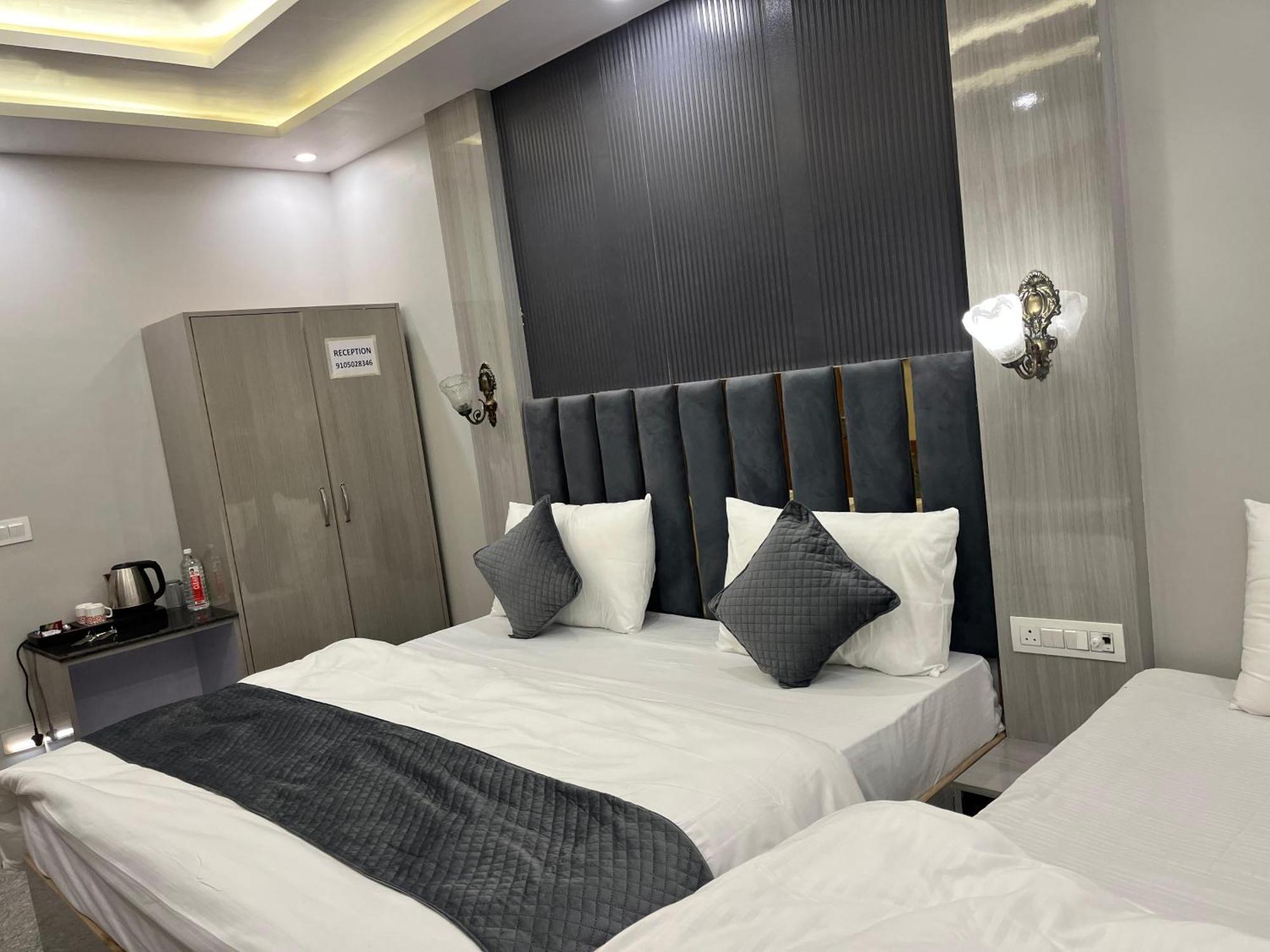 Hotel Grand Safari Kotdwāra Екстериор снимка