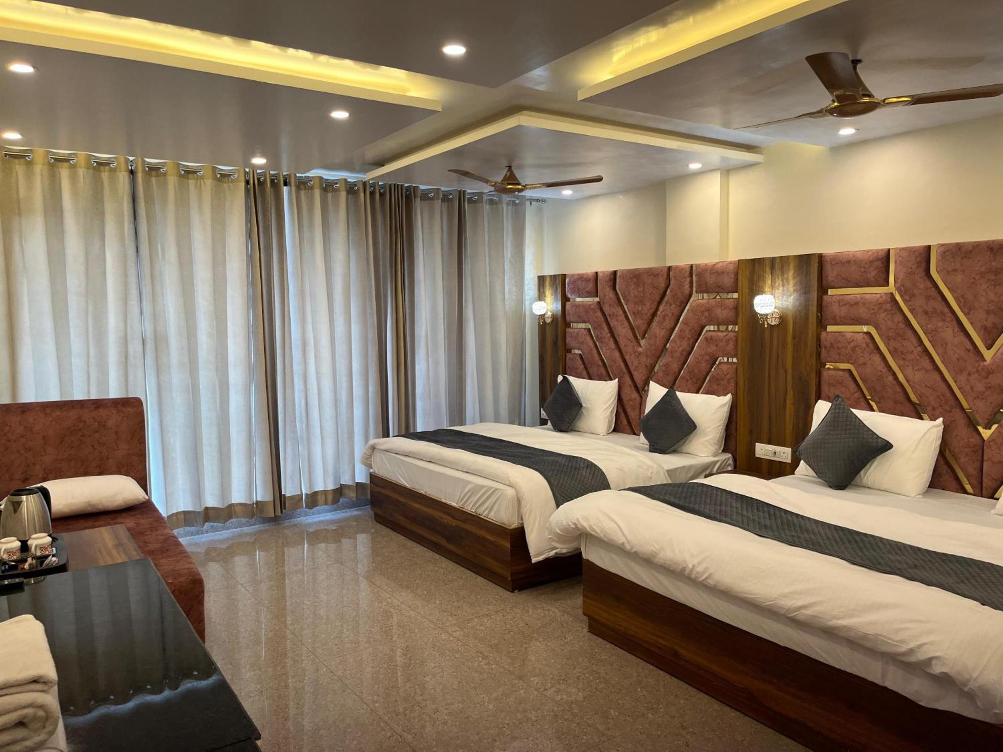 Hotel Grand Safari Kotdwāra Екстериор снимка