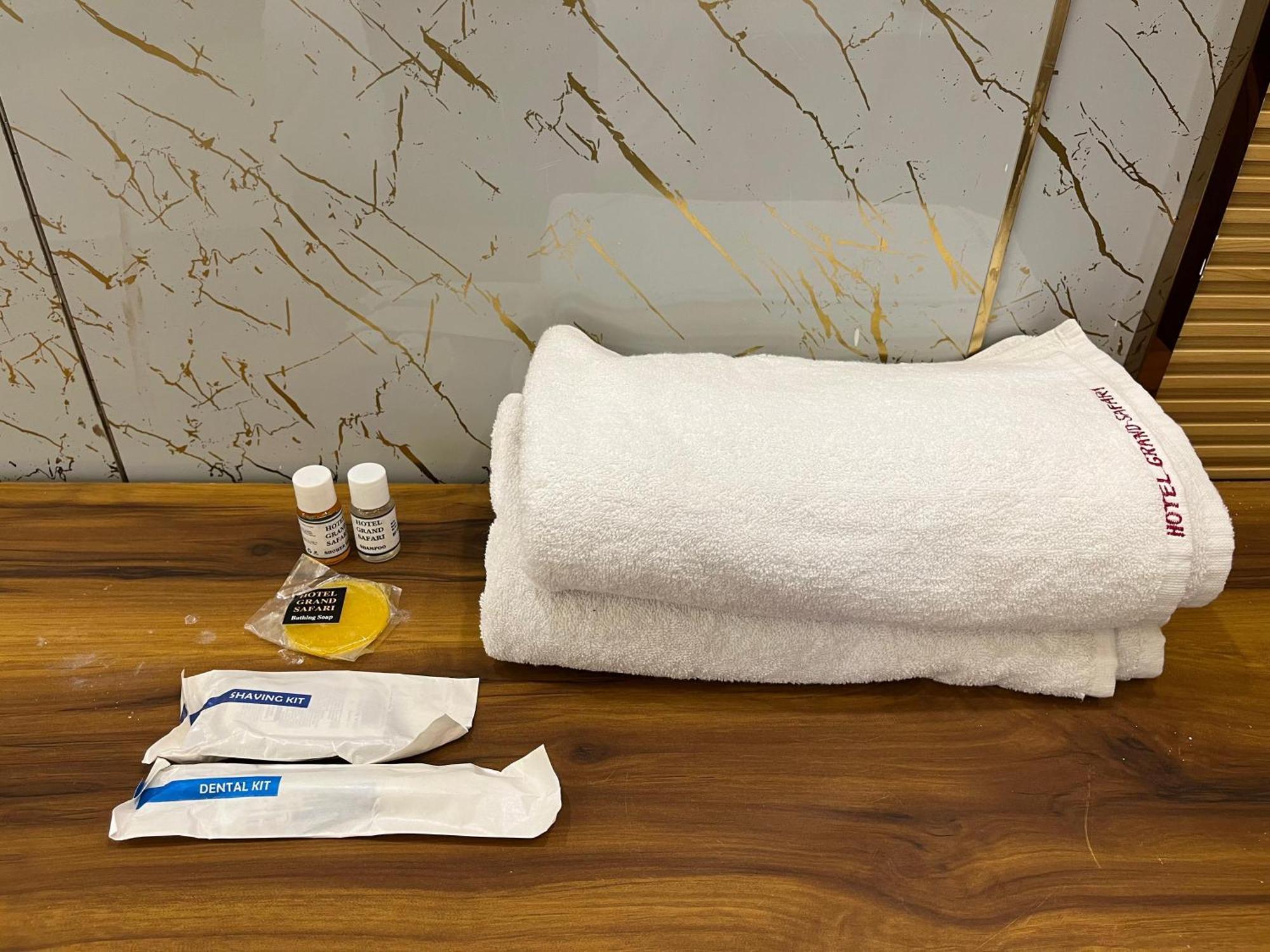 Hotel Grand Safari Kotdwāra Екстериор снимка